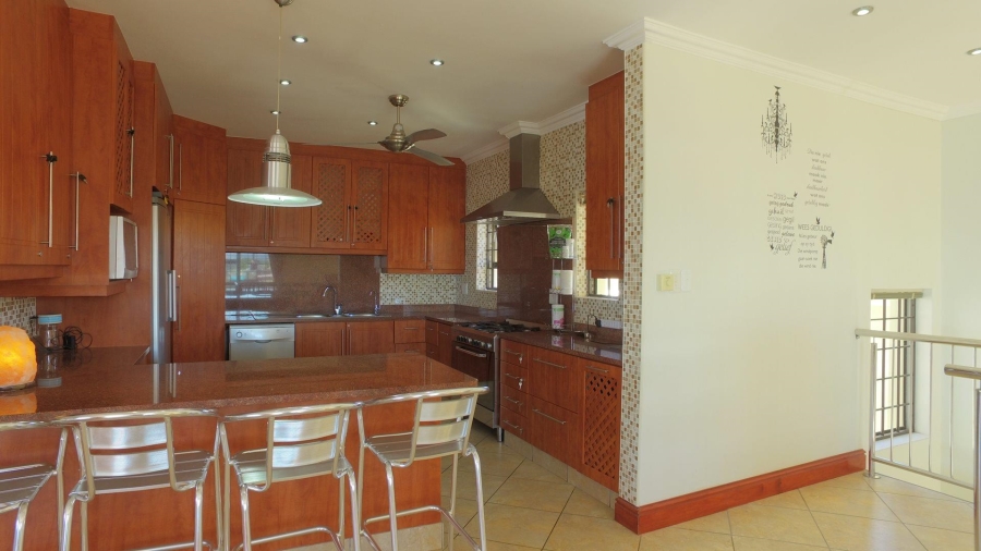 8 Bedroom Property for Sale in Wavecrest Eastern Cape